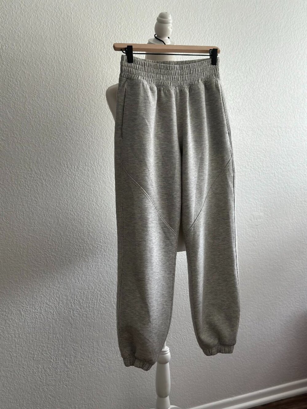 Abercrombie YPB NeoKnit Gray Joggers Small Athleisure Sweatpants Cozy Lounge